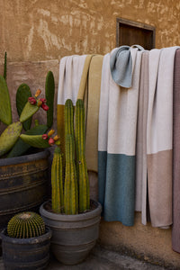 GENEVA Beige Outdoor Throw
