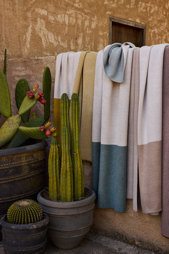 GENEVA Beige Outdoor Throw